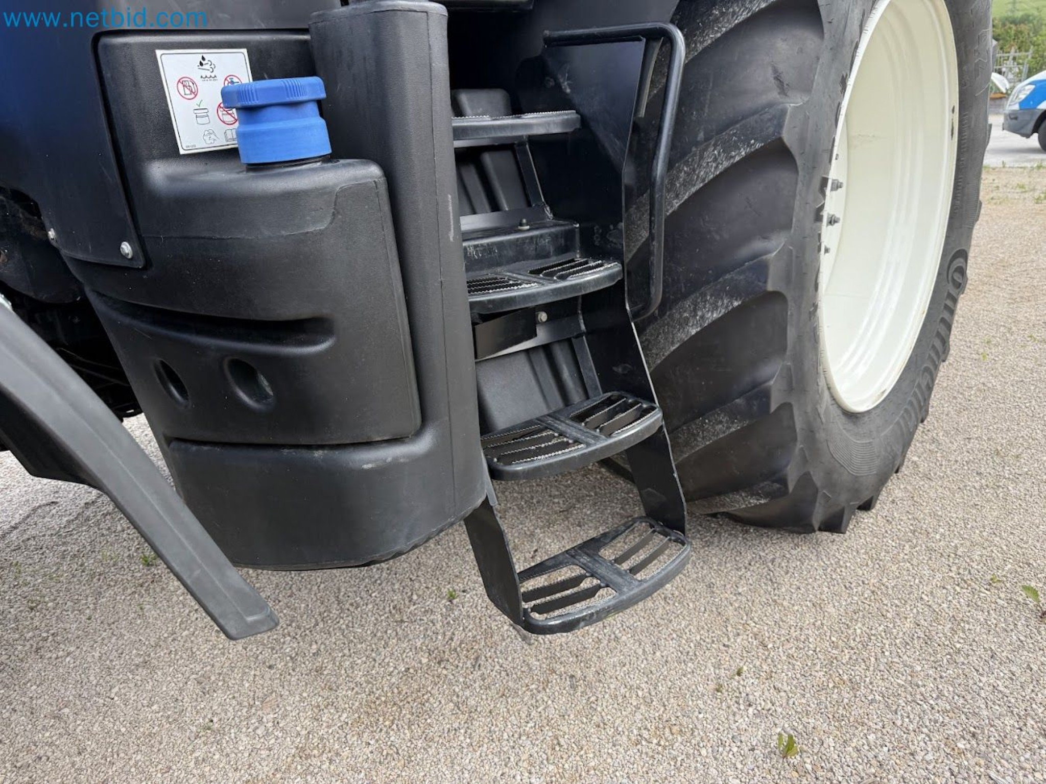 Agricultural tractor for professional use-38