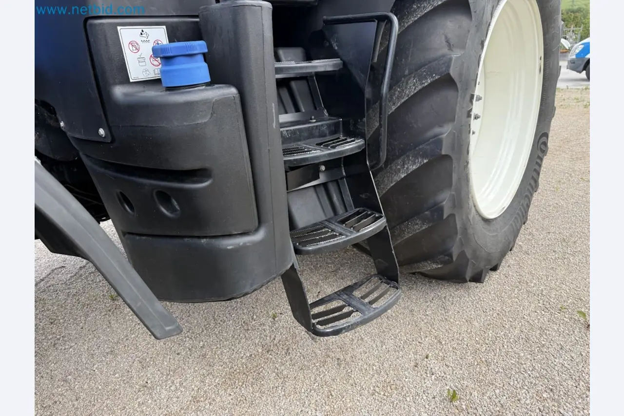 Agricultural tractor for professional use-38