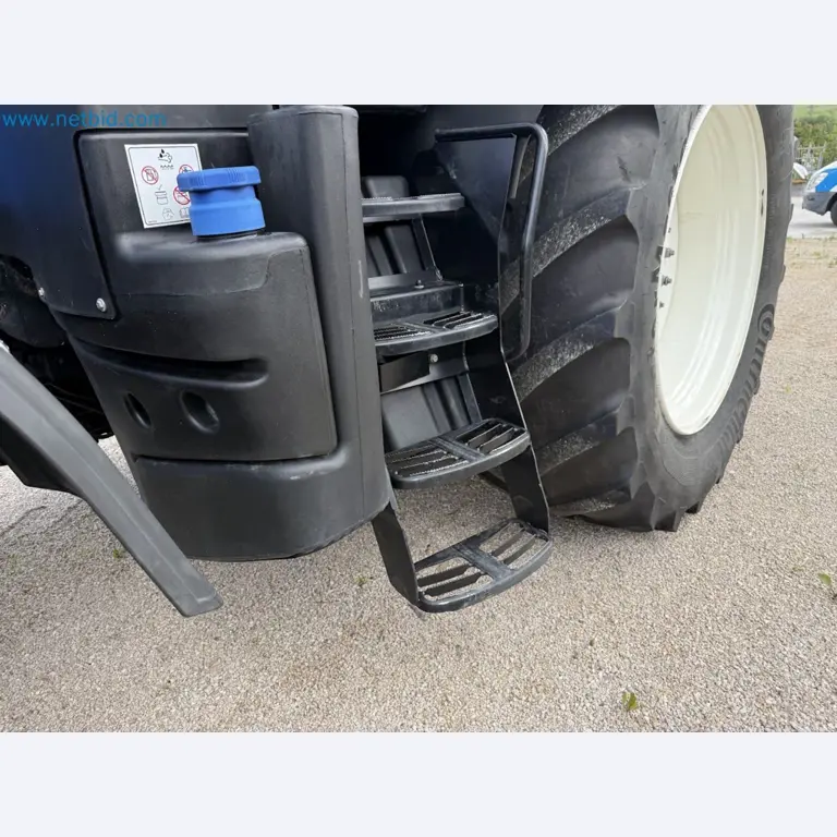 Agricultural tractor for professional use-38
