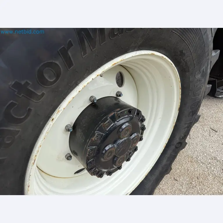Agricultural tractor for professional use-40