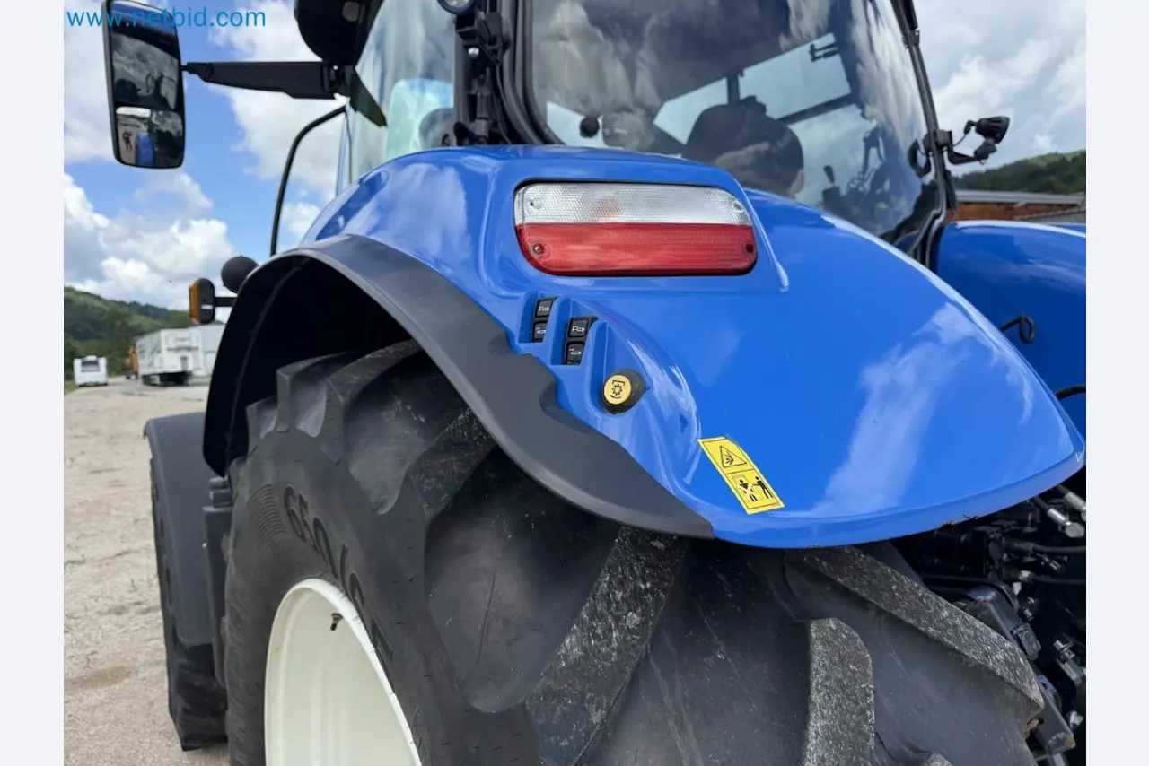 Agricultural tractor for professional use-43