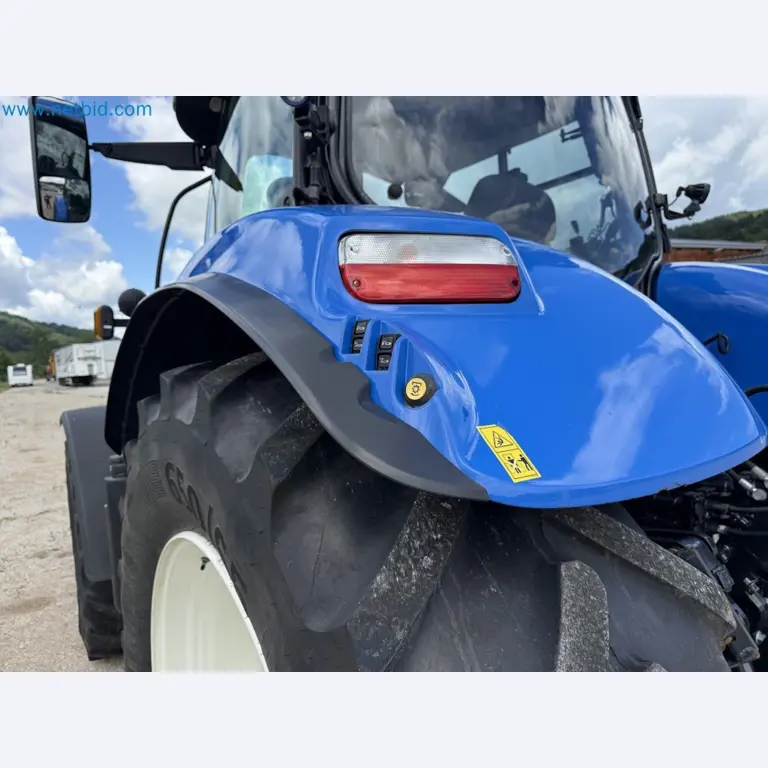 Agricultural tractor for professional use-43