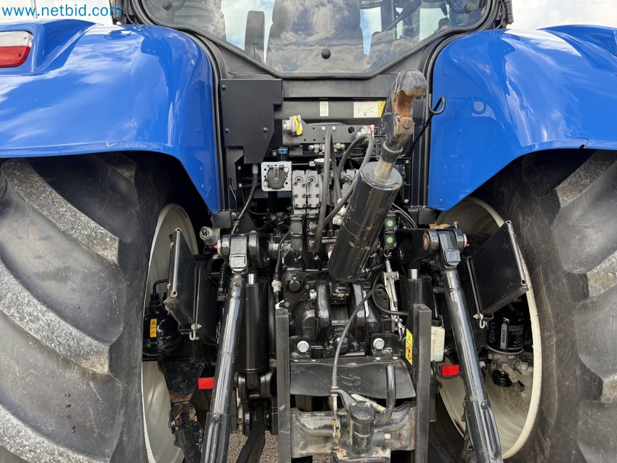 Agricultural tractor for professional use-44