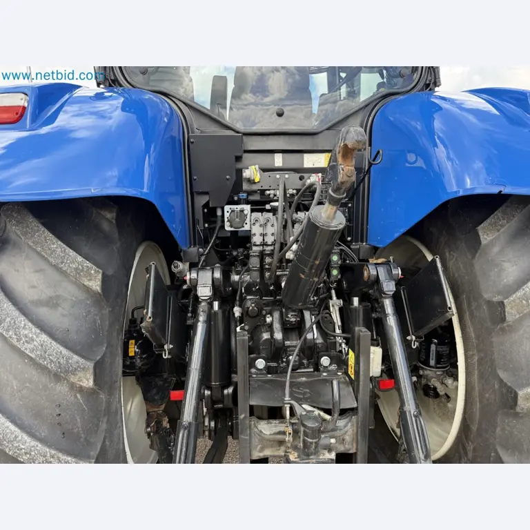 Agricultural tractor for professional use-44