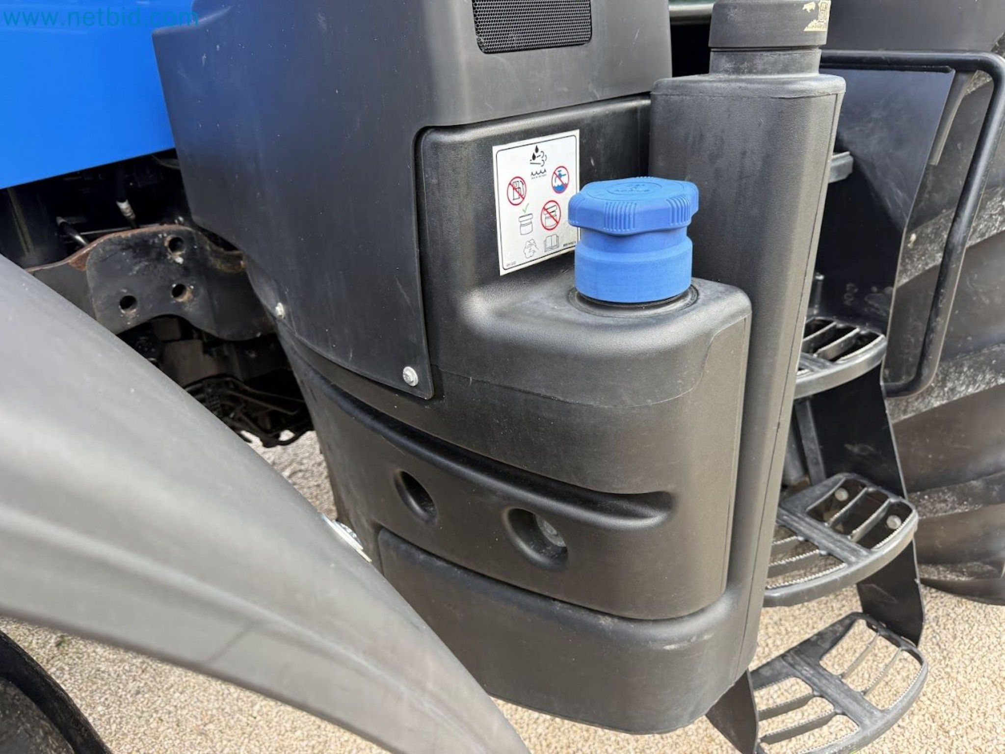 Agricultural tractor for professional use-50