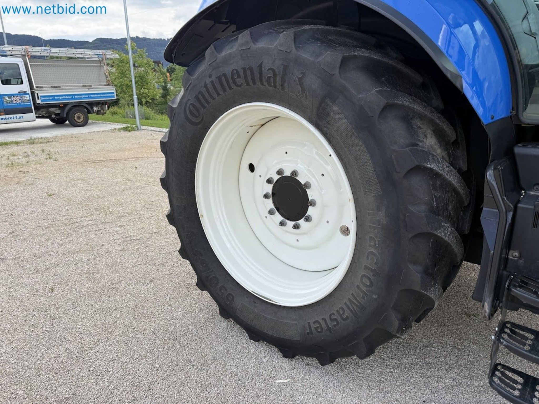 Agricultural tractor for professional use-54