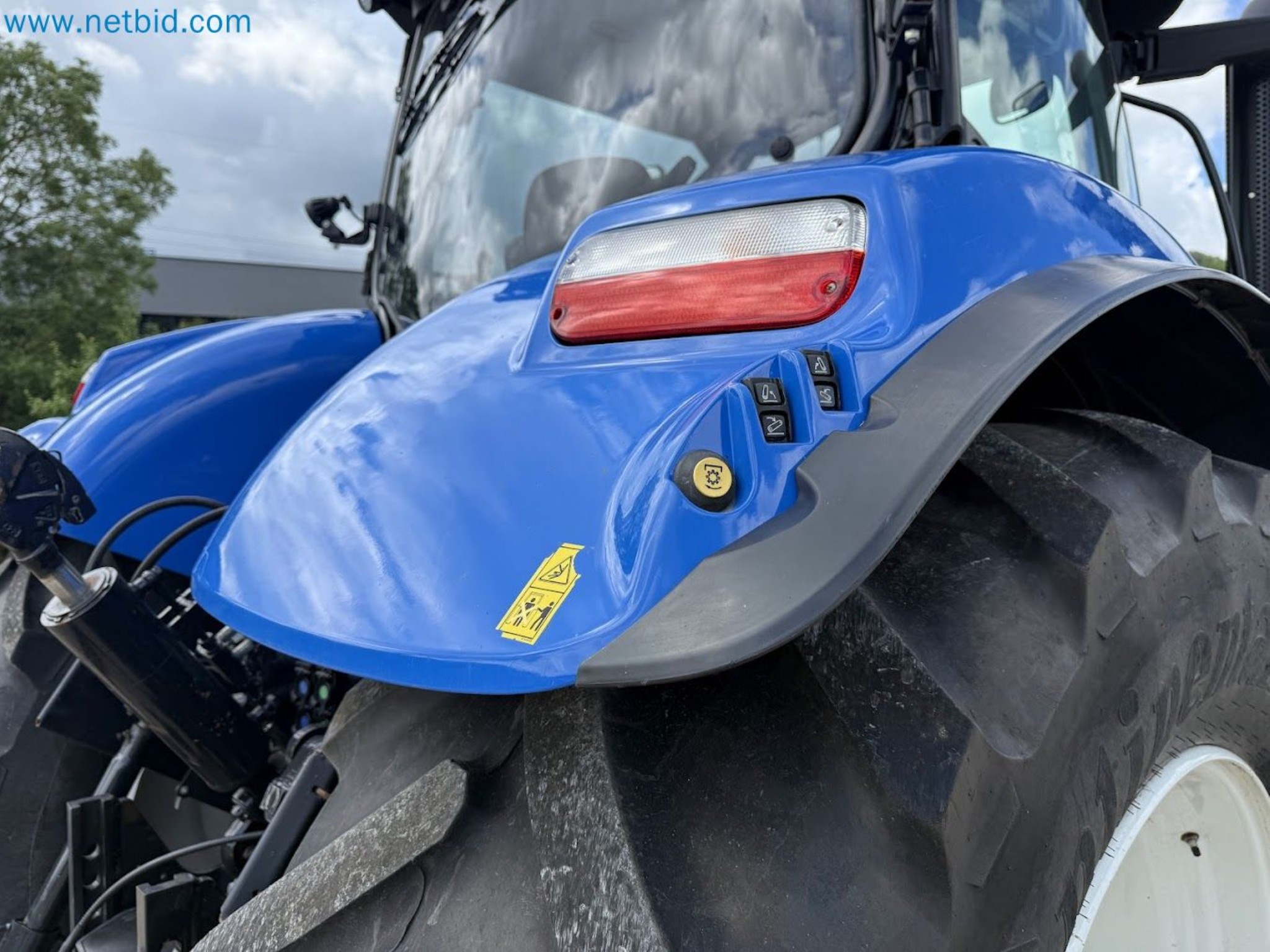 Agricultural tractor for professional use-55