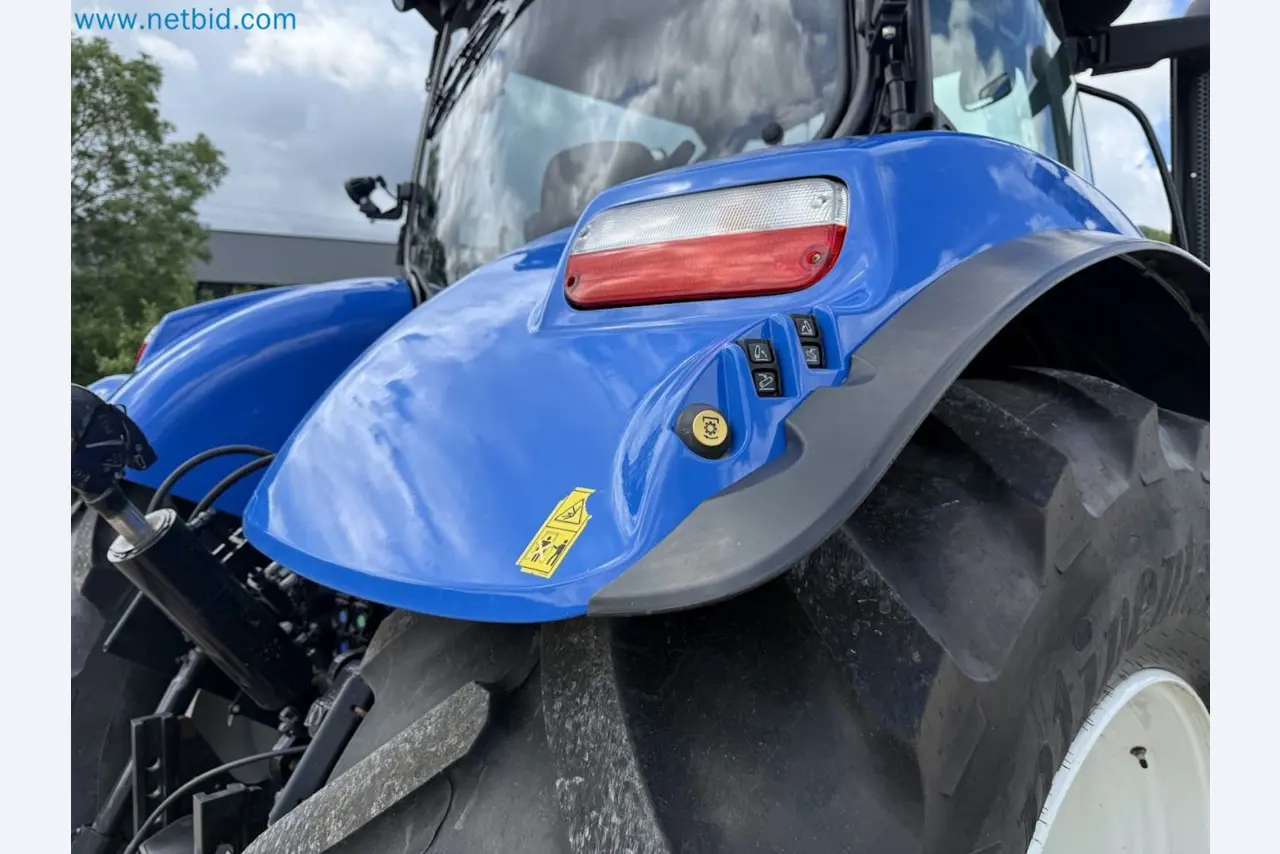 Agricultural tractor for professional use-55