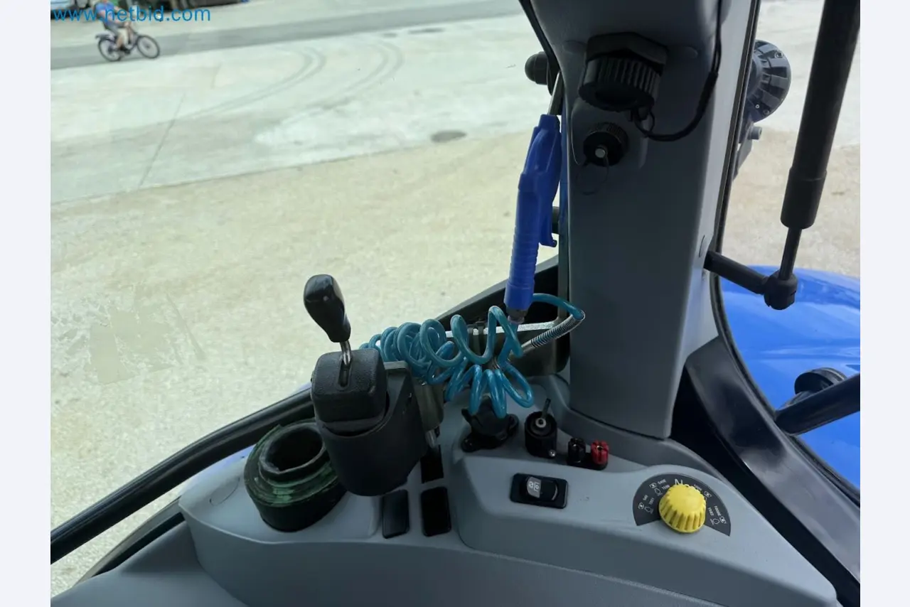 Agricultural tractor for professional use-57