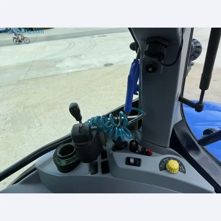 Agricultural tractor for professional use-57