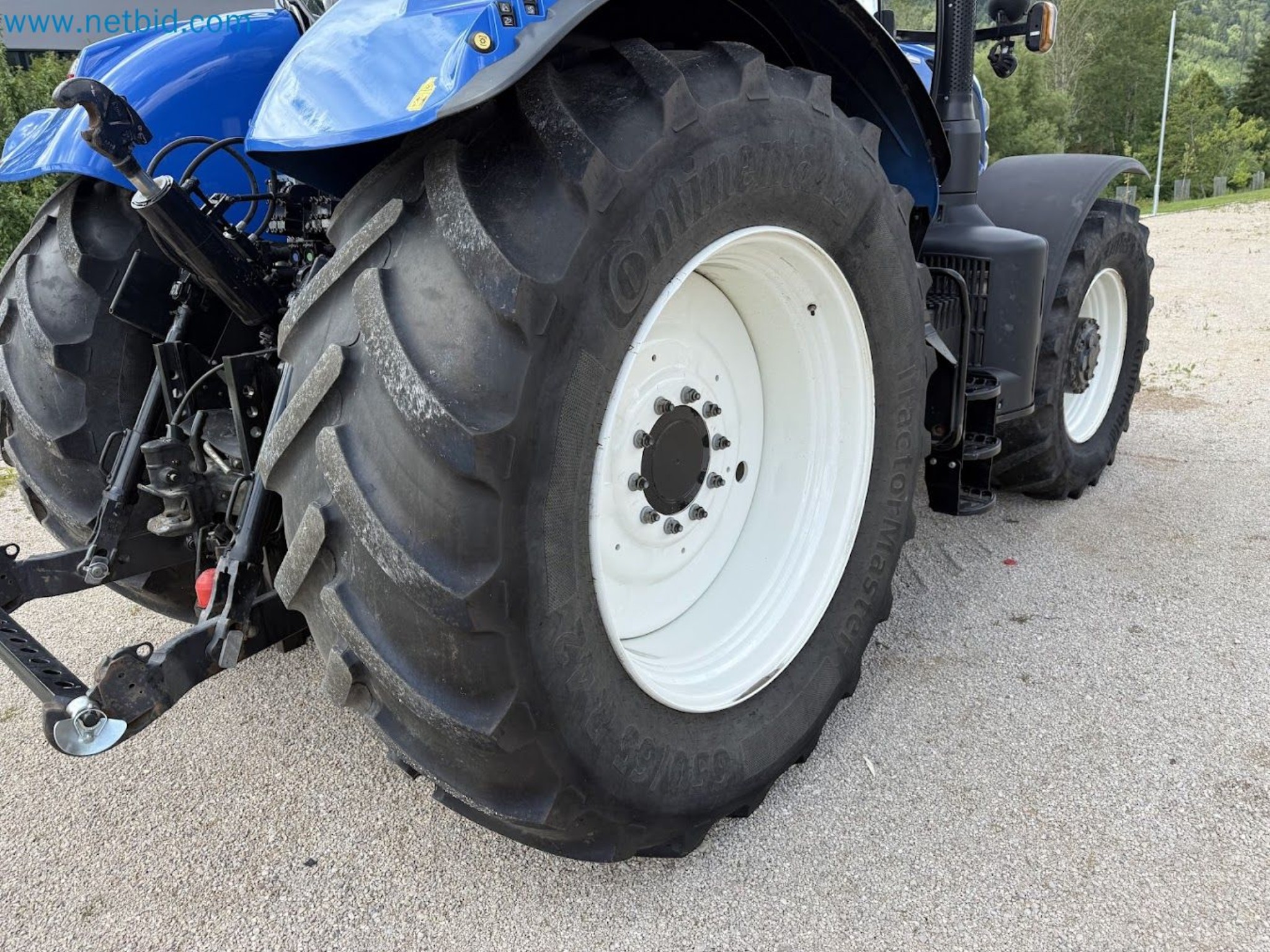 Agricultural tractor for professional use-61