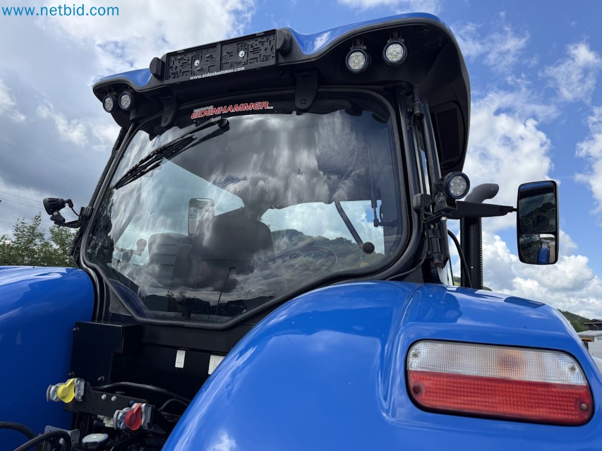 Agricultural tractor for professional use-63