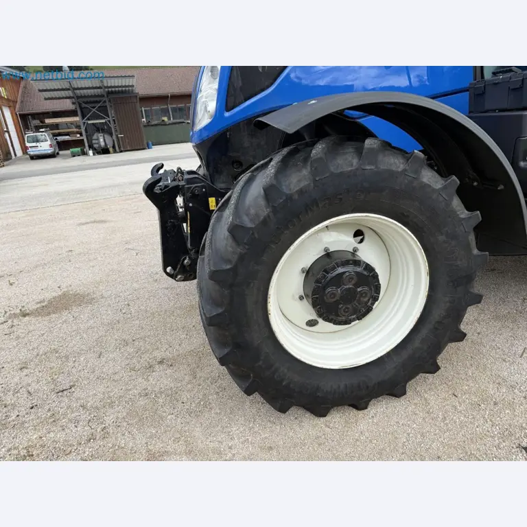 Agricultural tractor for professional use-64