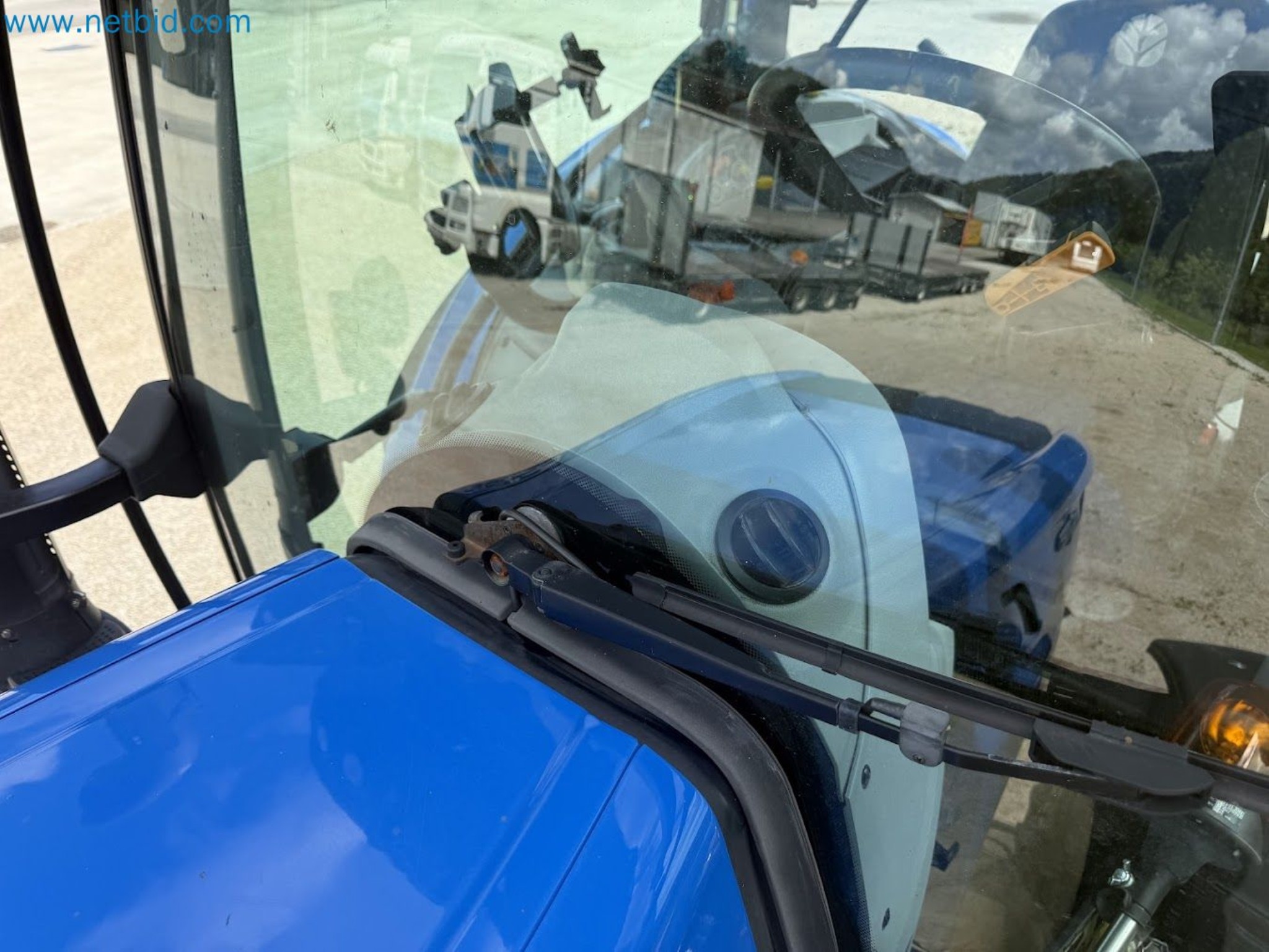 Agricultural tractor for professional use-67