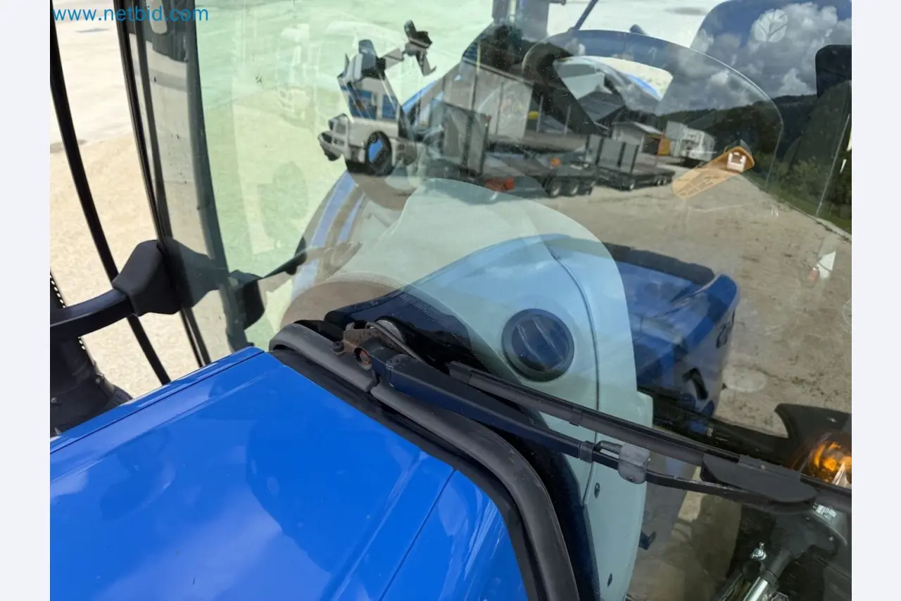Agricultural tractor for professional use-67