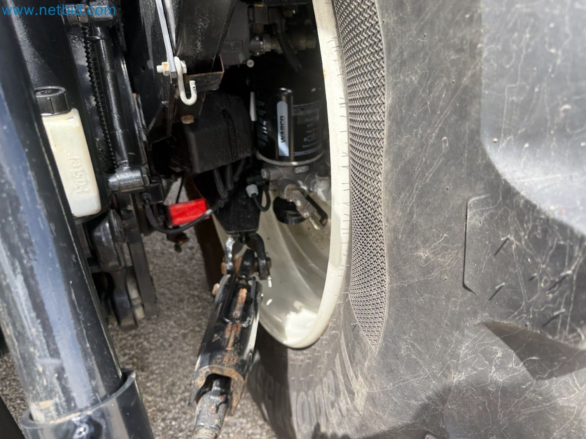 Agricultural tractor for professional use-74