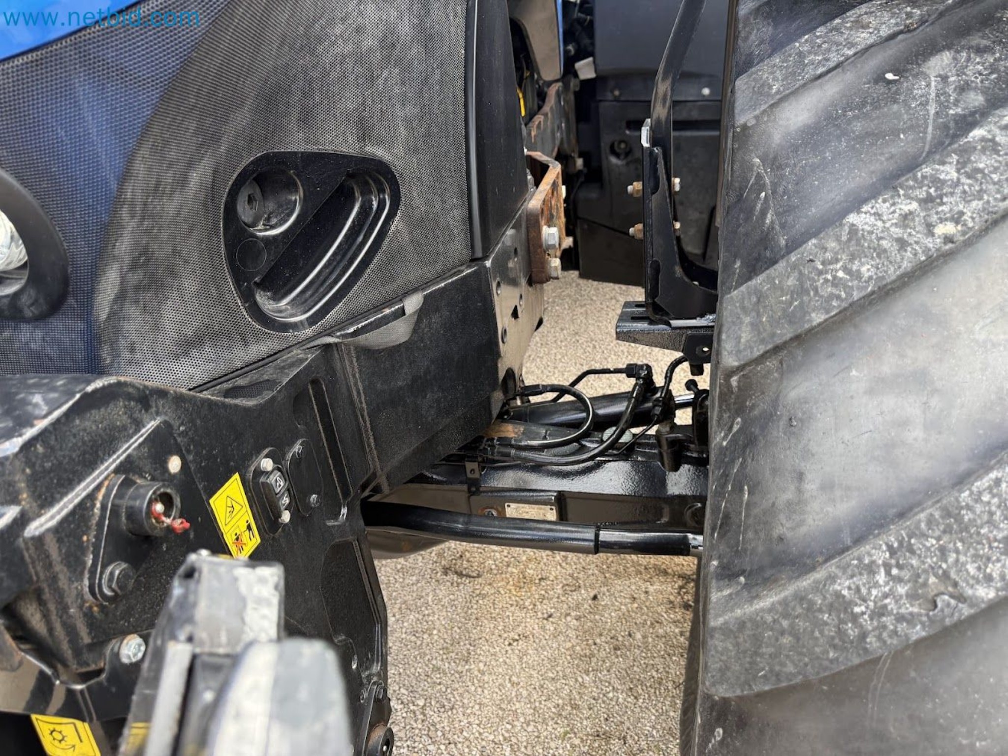Agricultural tractor for professional use-82