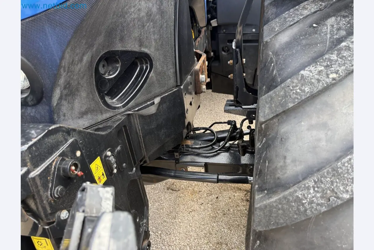 Agricultural tractor for professional use-82