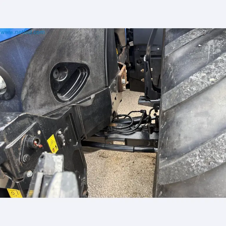 Agricultural tractor for professional use-82