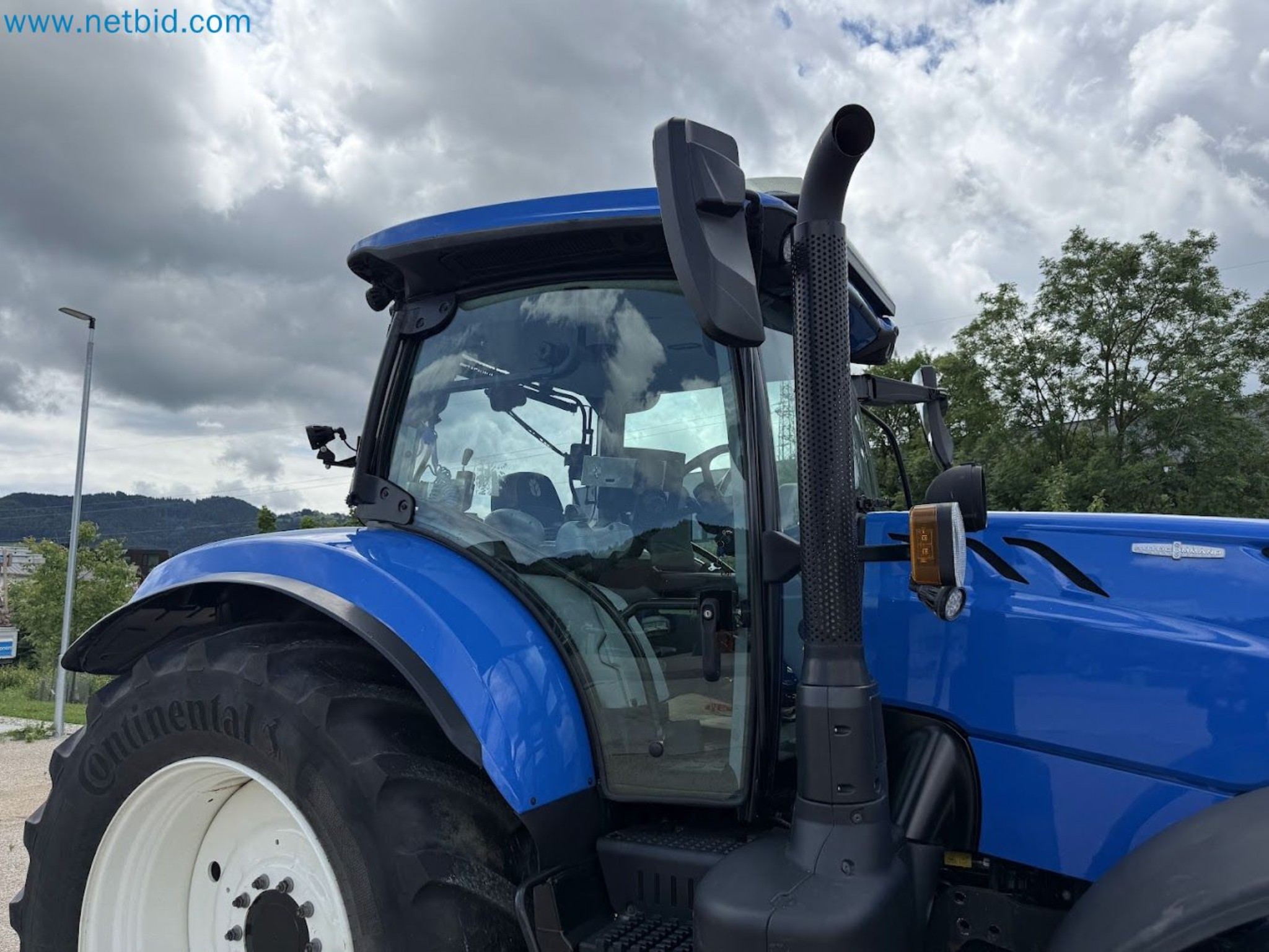 Agricultural tractor for professional use-83