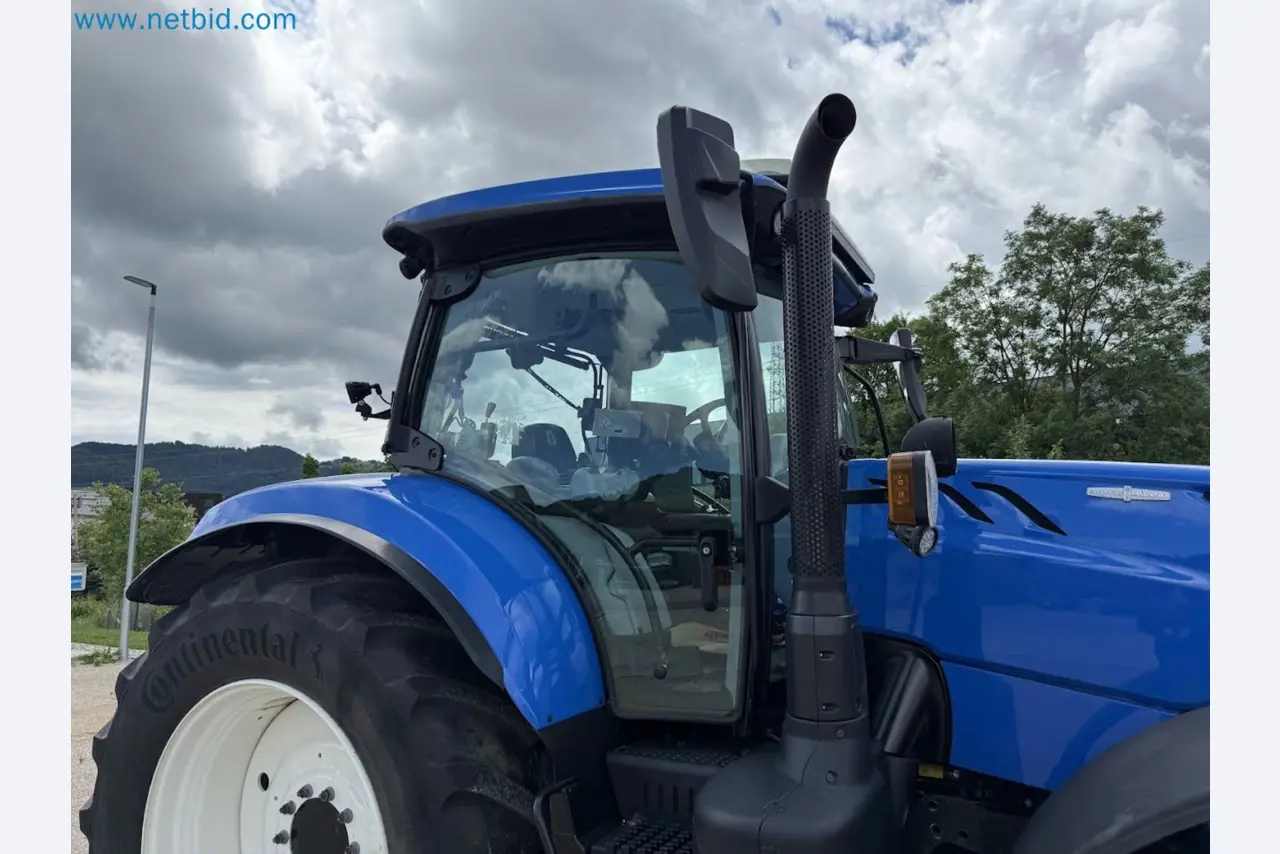 Agricultural tractor for professional use-83