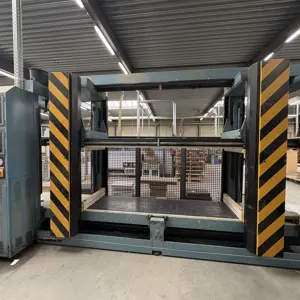 Presse hydraulique à passage continu en armoire Costruzioni Meccaniche STE/84