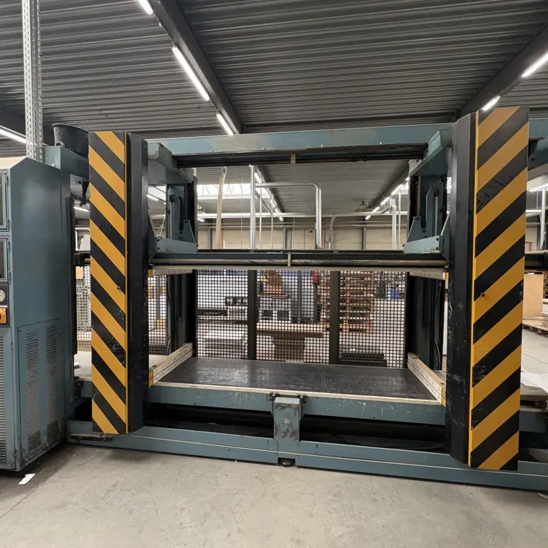 Presse hydraulique à passage continu en armoire Costruzioni Meccaniche STE/84