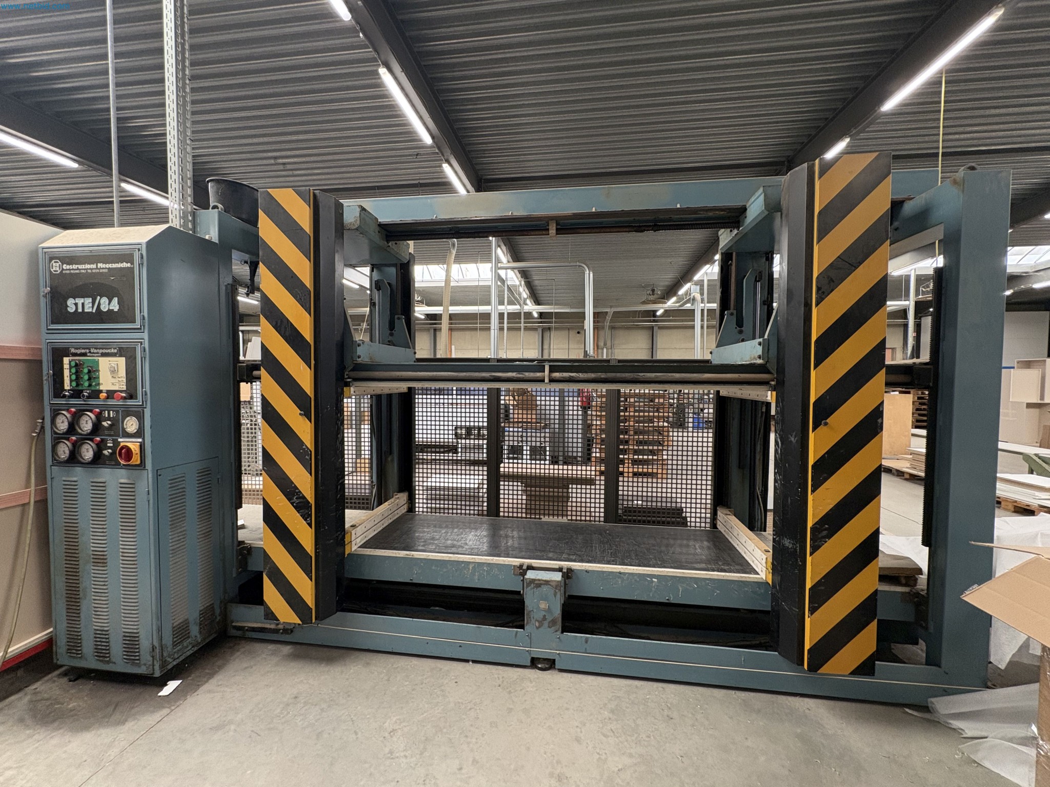 Complete furniture production

-109