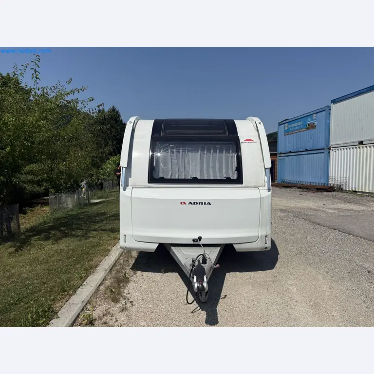 Spacious family trailer with a modern, stylish design-105