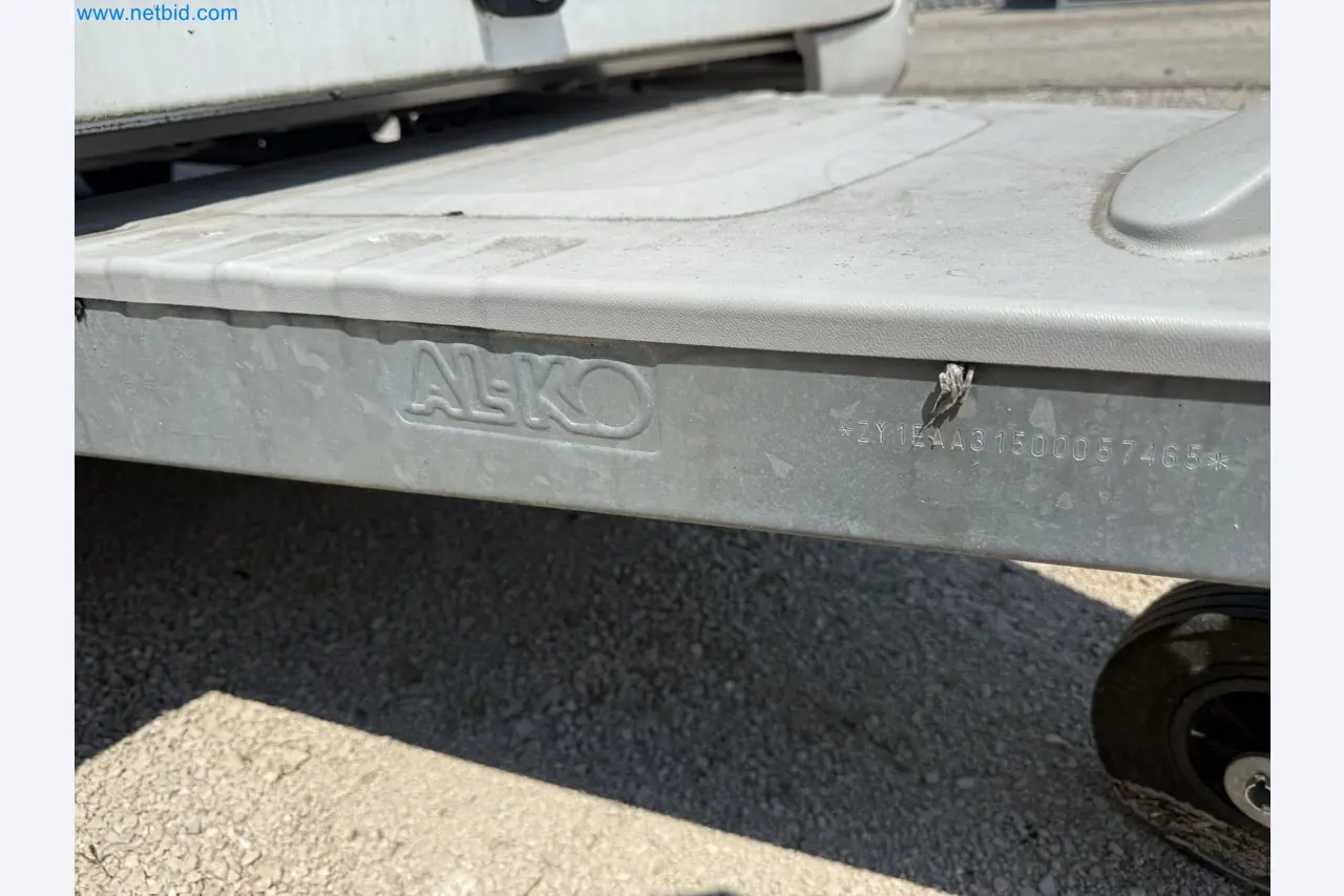 Spacious family trailer with a modern, stylish design-106