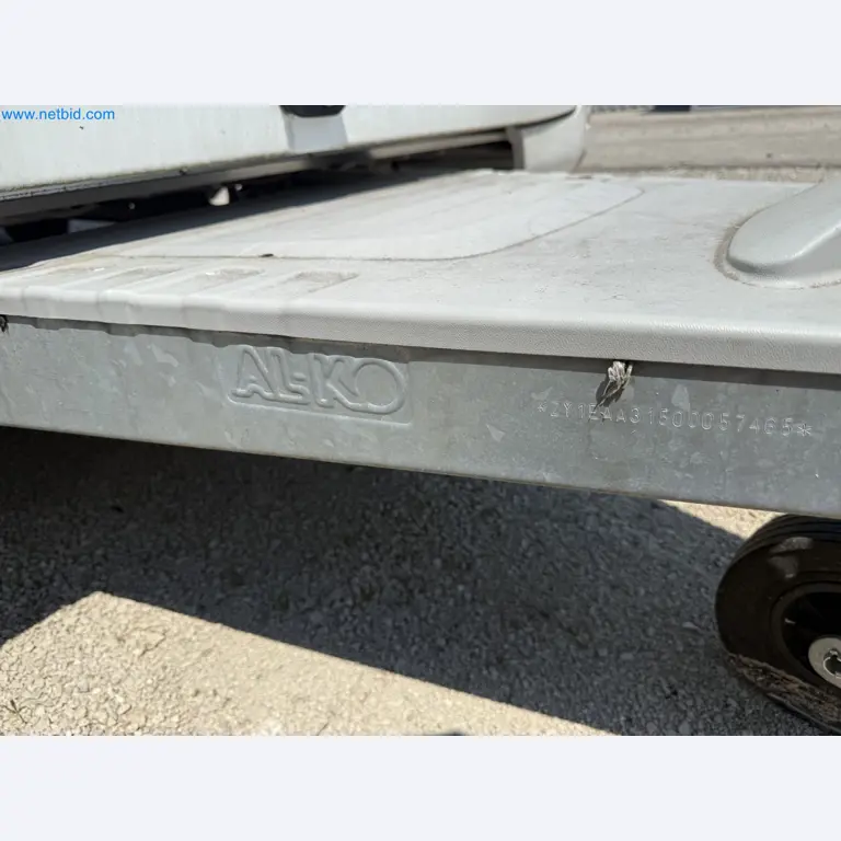 Spacious family trailer with a modern, stylish design-106