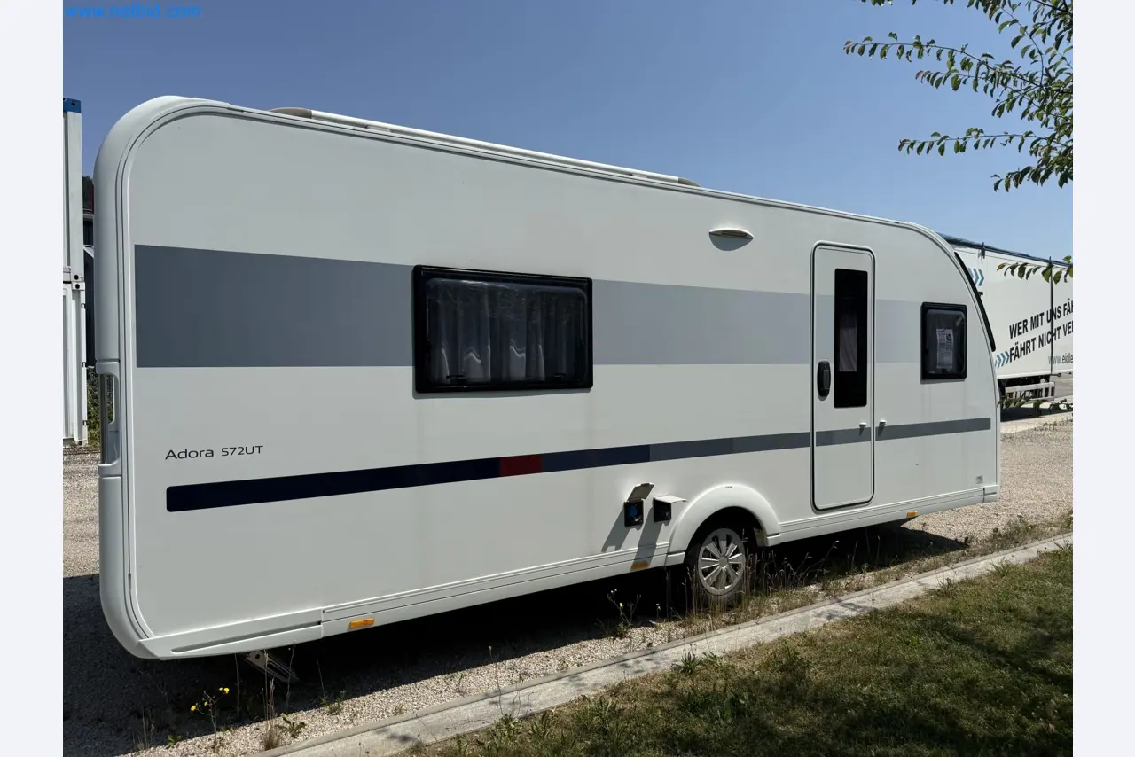 Spacious family trailer with a modern, stylish design-107