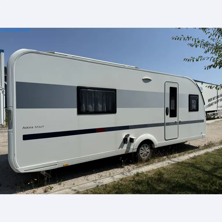 Spacious family trailer with a modern, stylish design-107