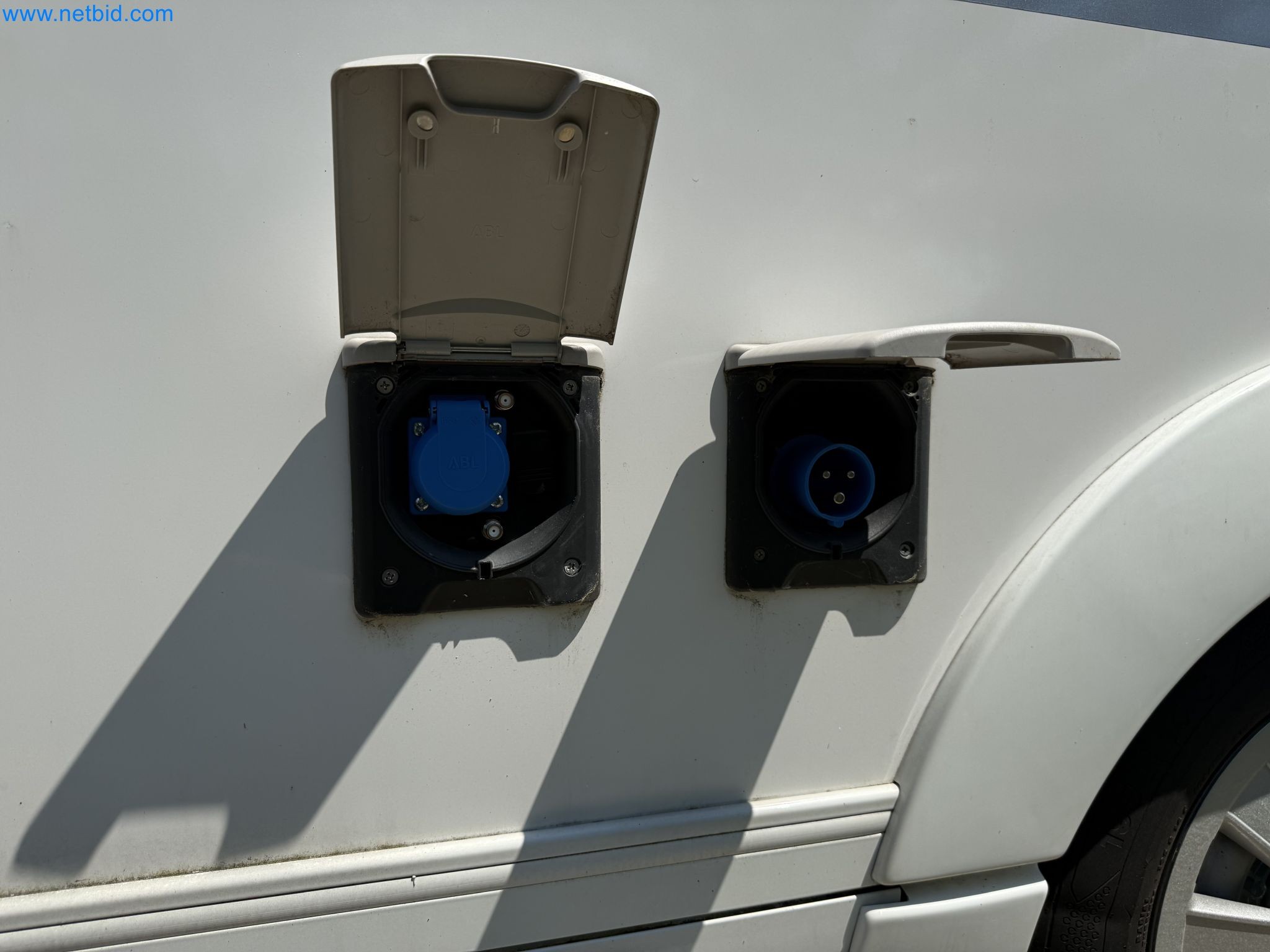 Spacious family trailer with a modern, stylish design-108