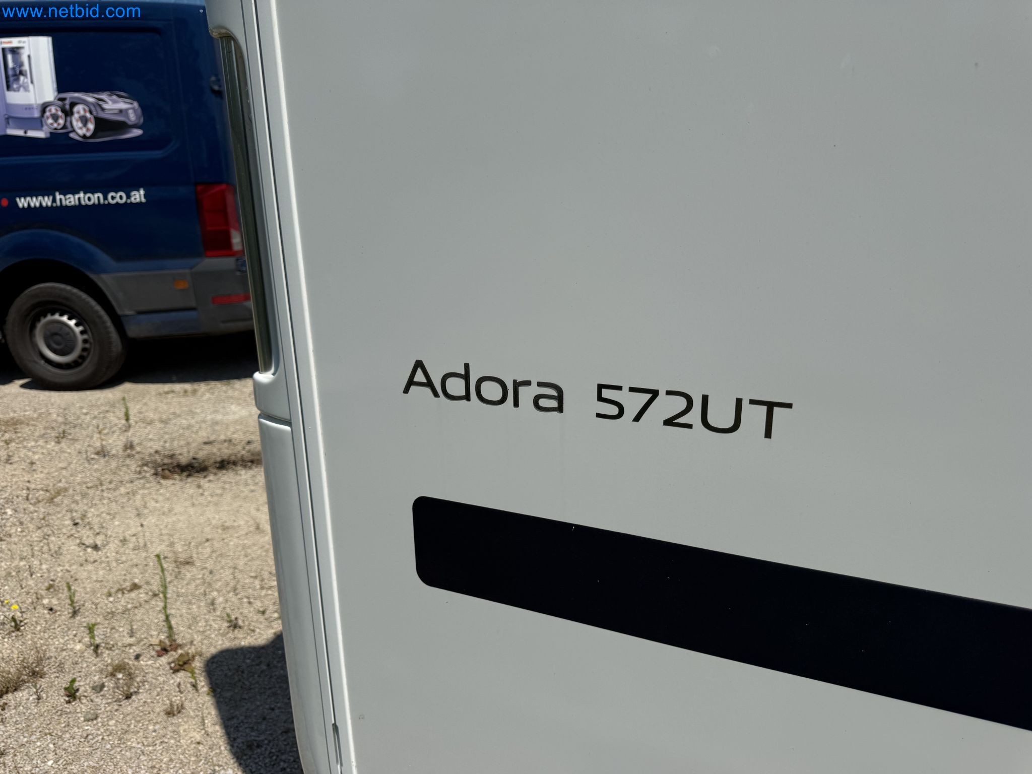Spacious family trailer with a modern, stylish design-112