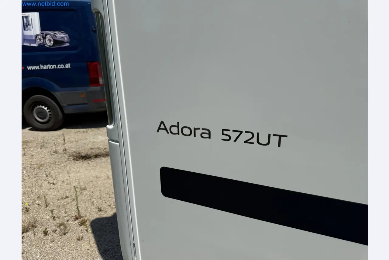 Spacious family trailer with a modern, stylish design-112