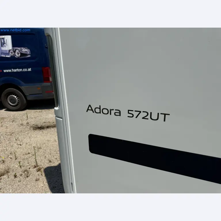 Spacious family trailer with a modern, stylish design-112