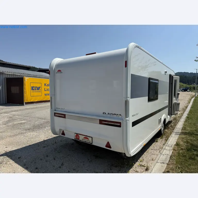 Spacious family trailer with a modern, stylish design-113