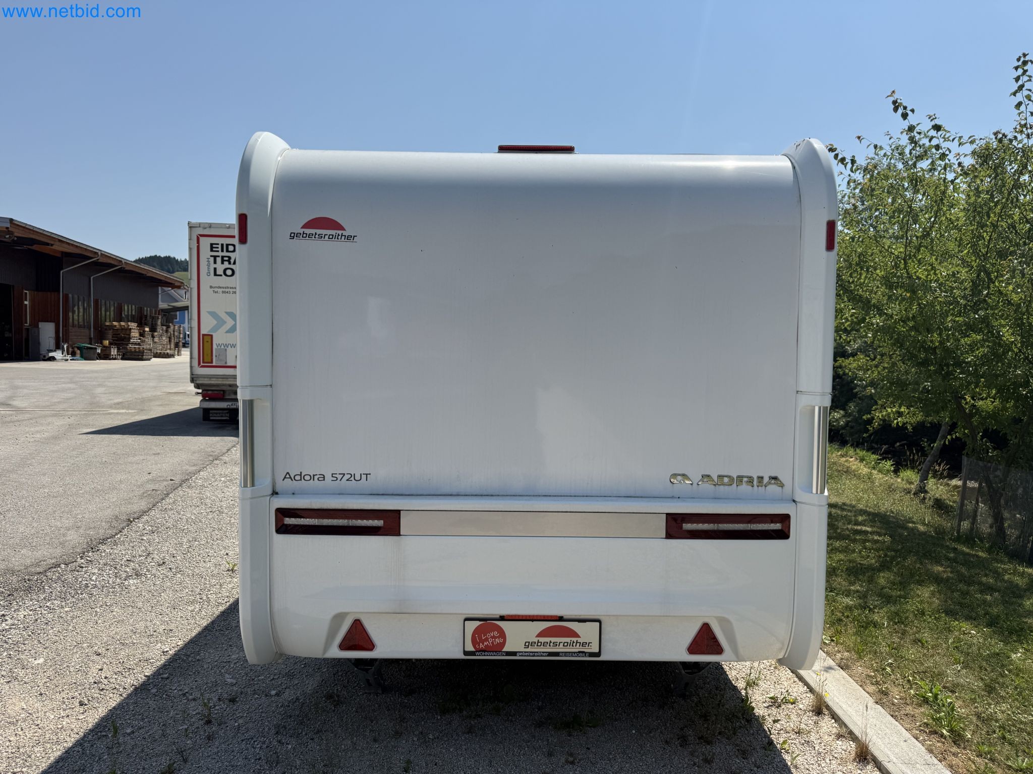 Spacious family trailer with a modern, stylish design-114