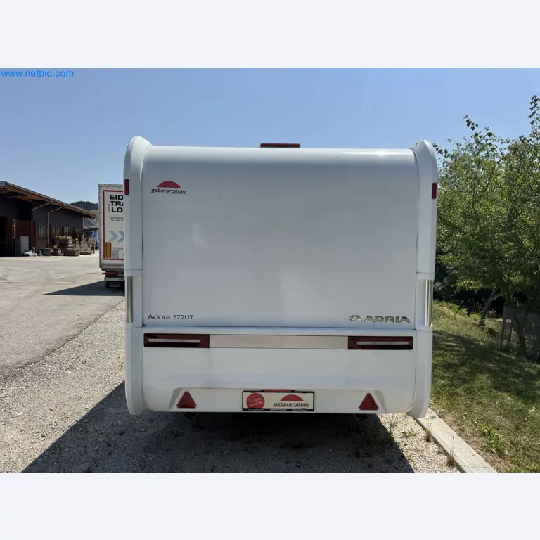 Spacious family trailer with a modern, stylish design-114