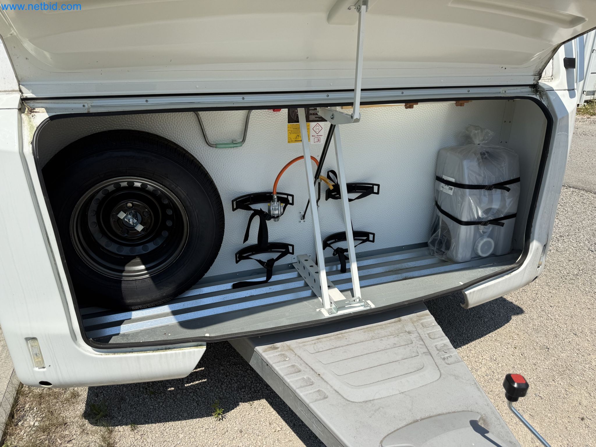 Spacious family trailer with a modern, stylish design-116