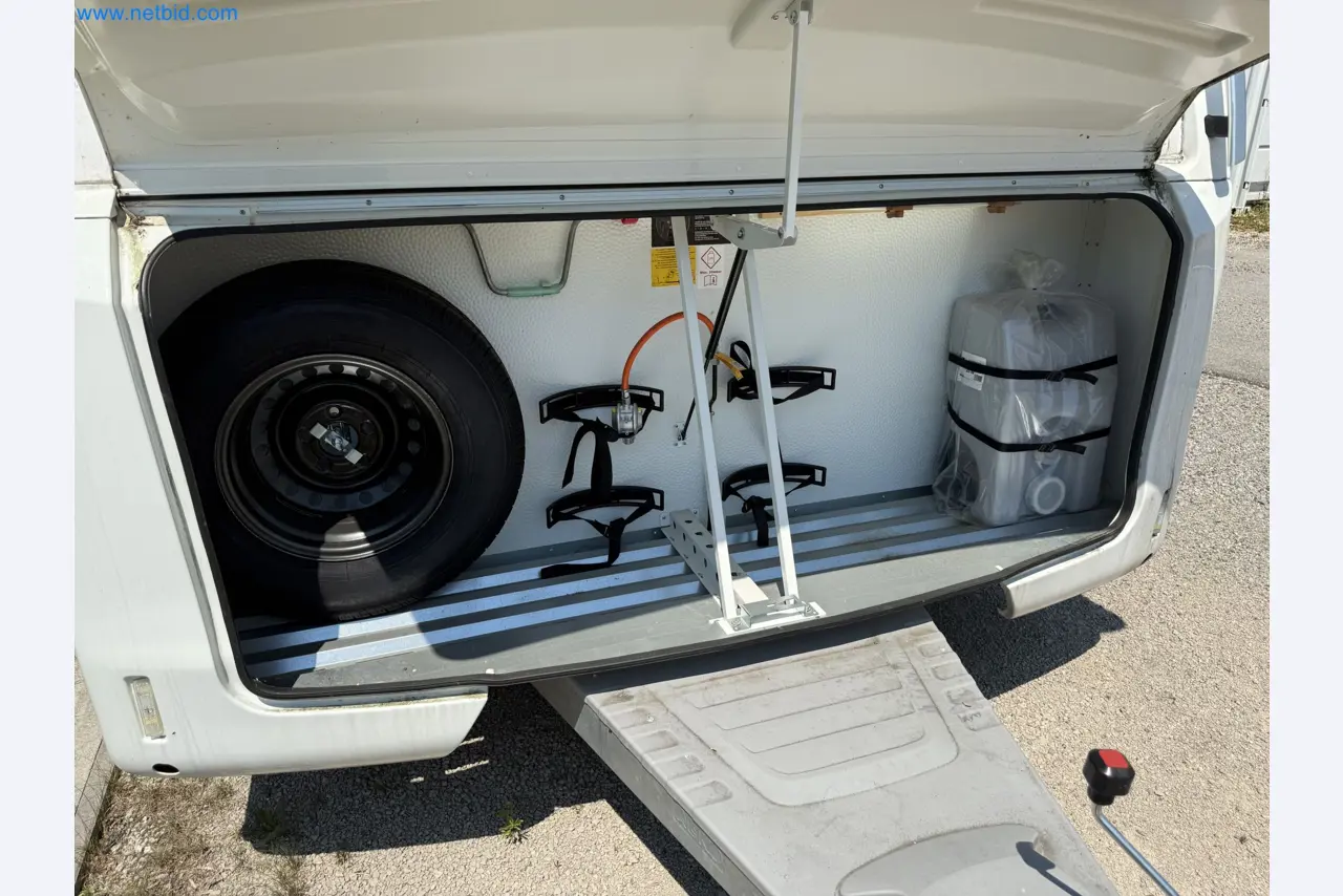 Spacious family trailer with a modern, stylish design-116