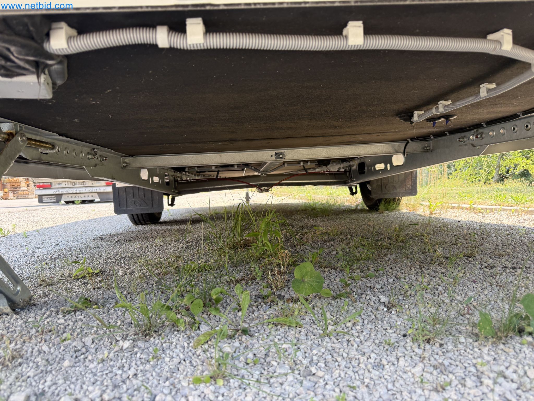Spacious family trailer with a modern, stylish design-117