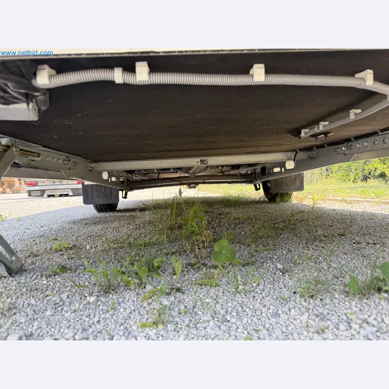 Spacious family trailer with a modern, stylish design-117