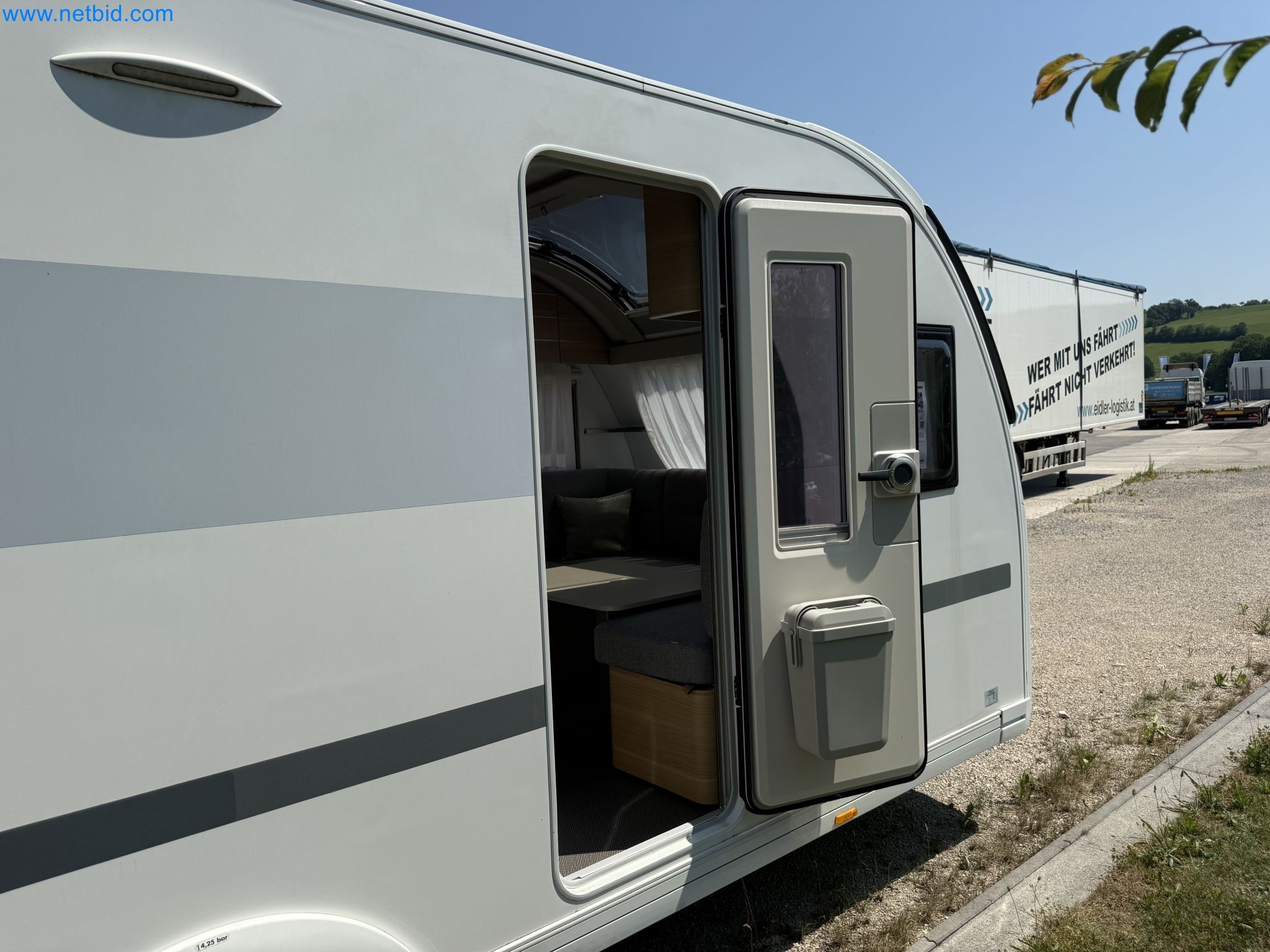 Spacious family trailer with a modern, stylish design-118