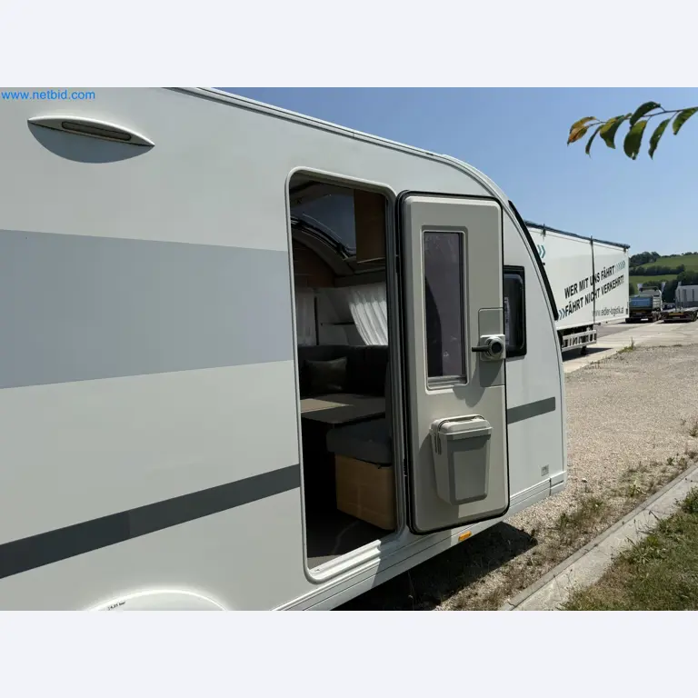 Spacious family trailer with a modern, stylish design-118