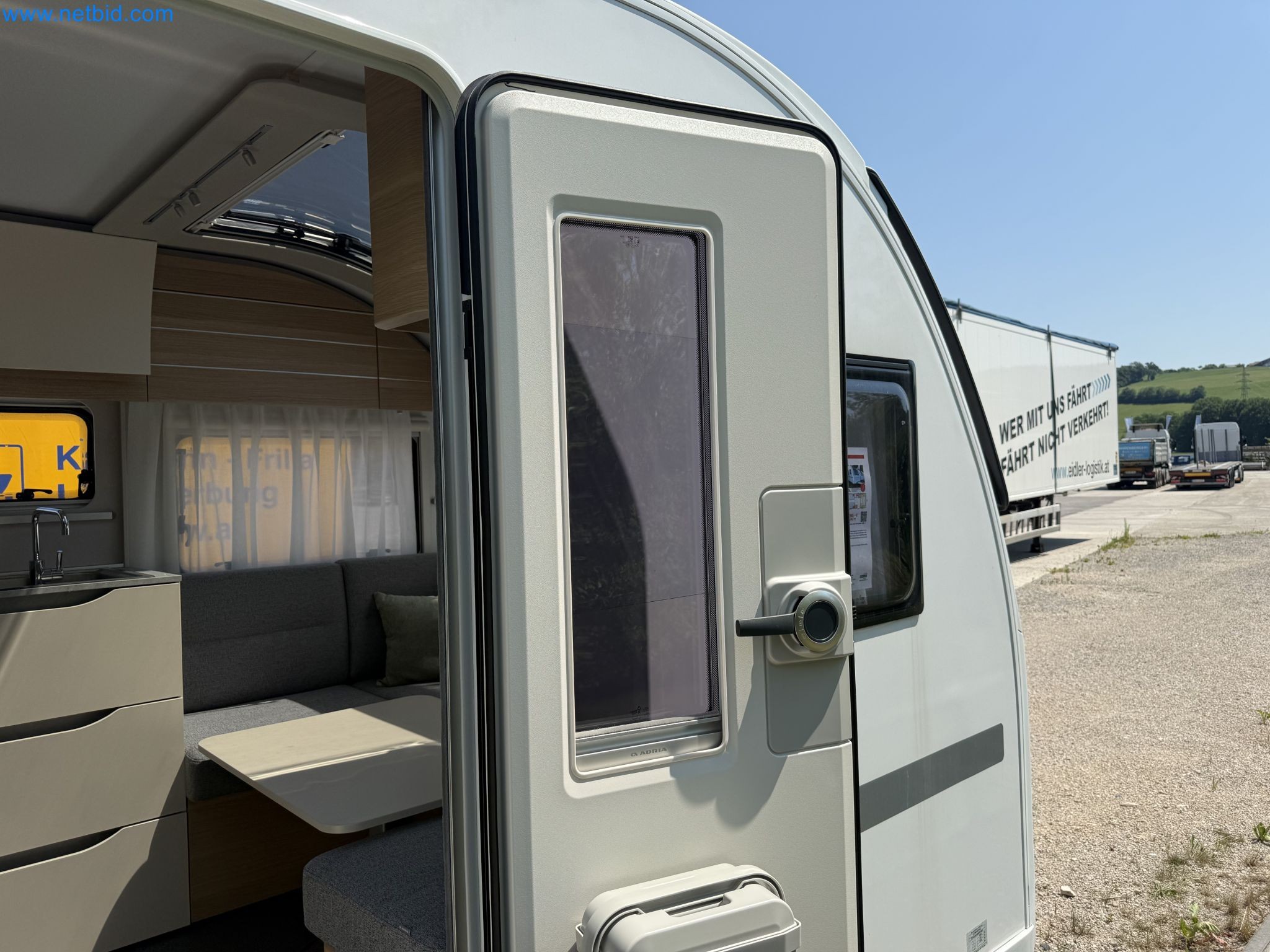 Spacious family trailer with a modern, stylish design-119
