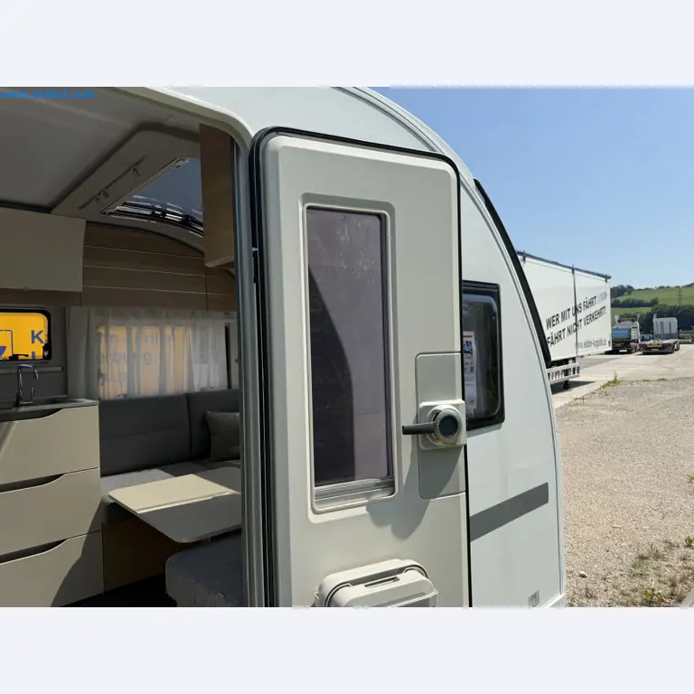 Spacious family trailer with a modern, stylish design-119