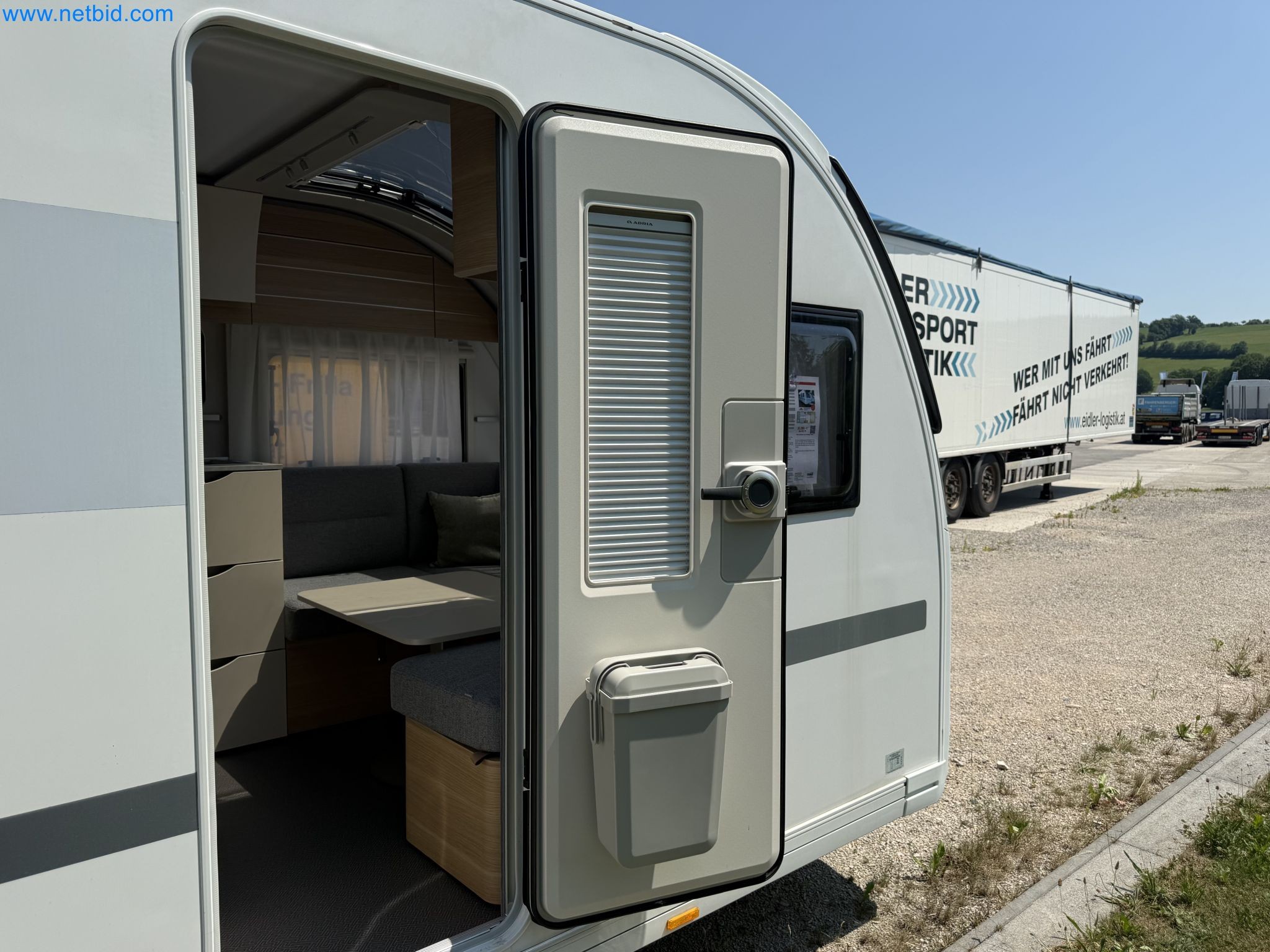 Spacious family trailer with a modern, stylish design-120