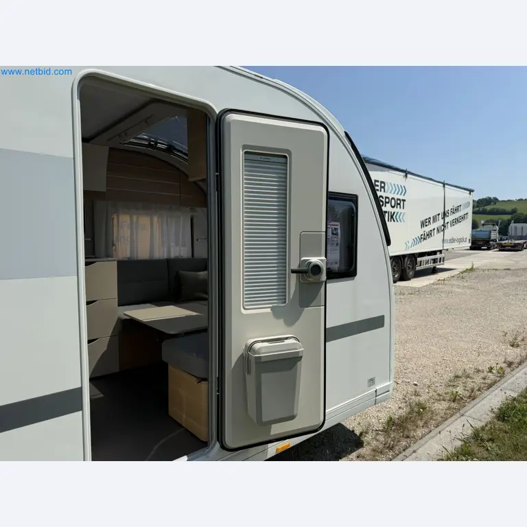 Spacious family trailer with a modern, stylish design-120